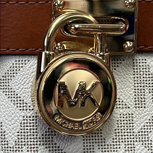 Michael Kors Hamilton Large Logo Tote - Picture 3 of 16